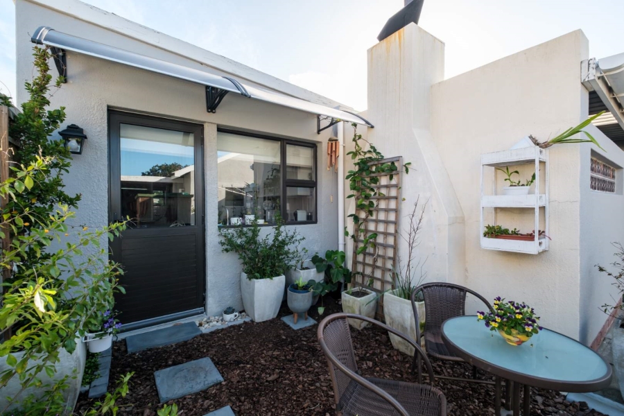 5 Bedroom Property for Sale in Kirstenhof Western Cape